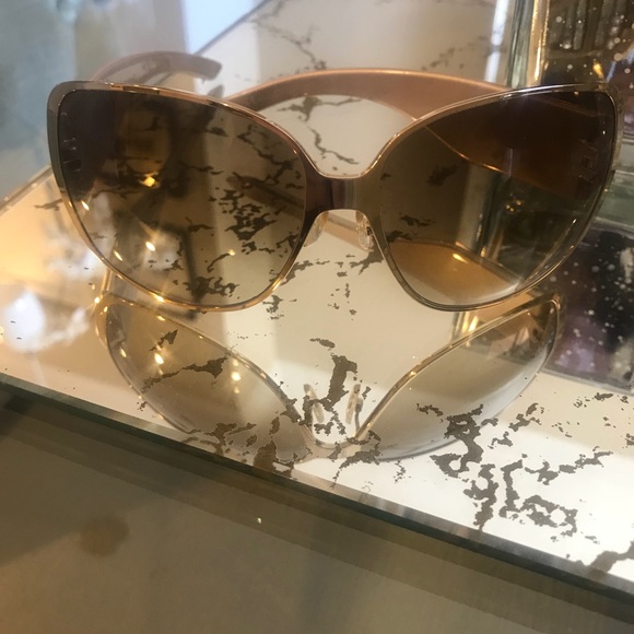 Dior Sunglasses - Picture 2 of 4